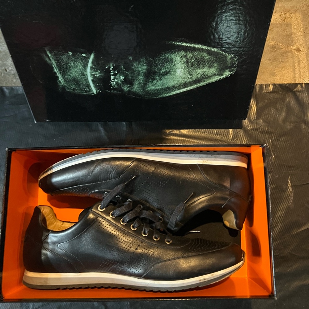 Magnanni Black Leather Sneakers